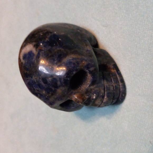 GEMSTONE HEALING SKULL.    A one of a kind gemstone skull. SODALITE GEMSTONE - Picture 3 of 6
